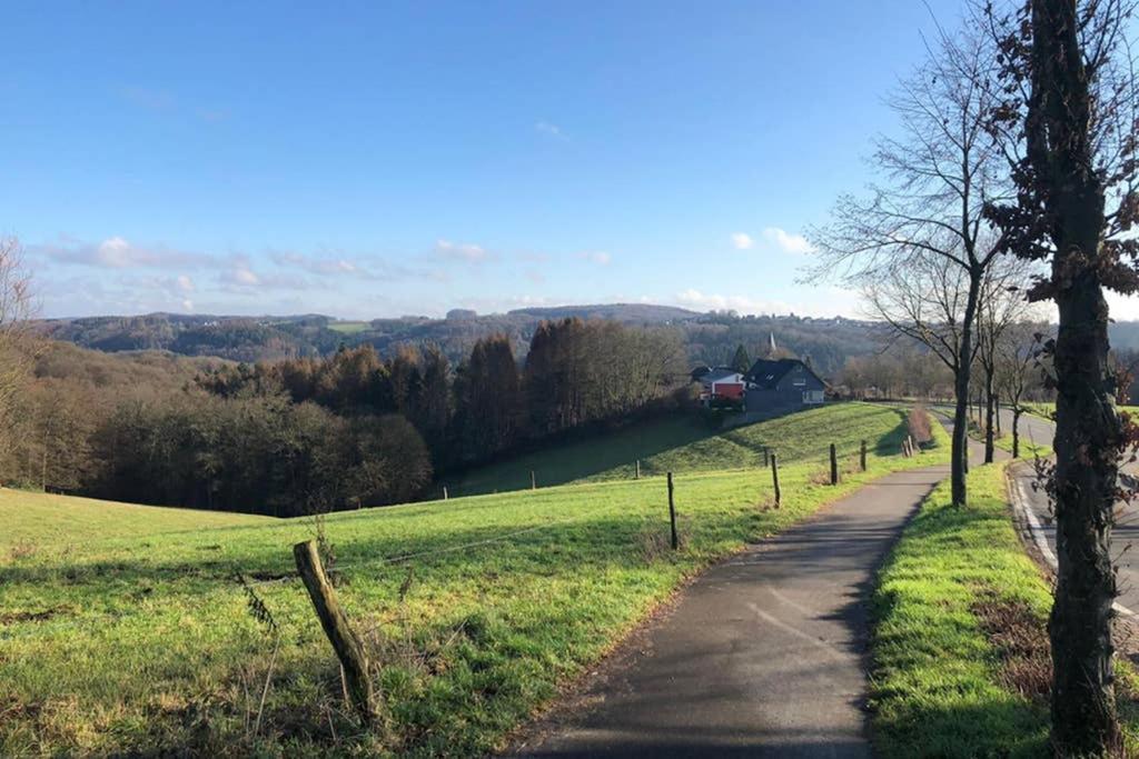 Und Monteurwohnung Matthies Naehe Koeln 30km Apartment Kurten